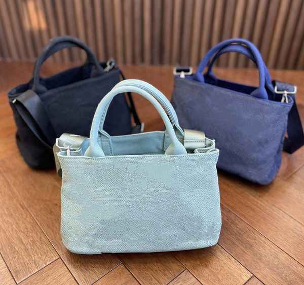 classic new shoulder belt messenger bag high-end atmosphere luxury simple style luxury portable large capacity three colors available
classic new shoulder belt messenger bag high-end atmosphere luxury simple style luxury portable large capacity three colors available