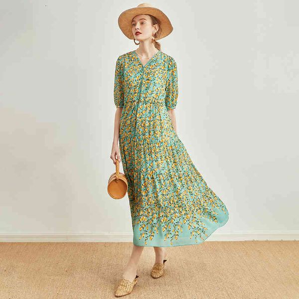 same style in shopping holiday mulberry silk dress women's waist broken flower skirt, Black;gray
same style in shopping holiday mulberry silk dress women's waist broken flower skirt, Black;gray