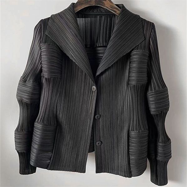 deat women pleated coat solid lapel long sleeve single breasted elegant short jacket casual style autumn fashion 15wx572 220809, Black;brown 
deat women pleated coat solid lapel long sleeve single breasted elegant short jacket casual style autumn fashion 15wx572 220809, Black;brown