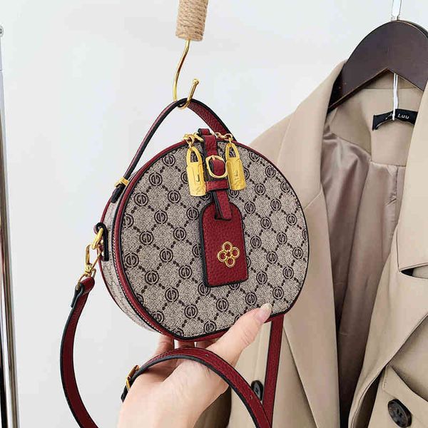 korean niche shoulder 2022 new color matching small round fashion women's hand messenger bag
korean niche shoulder 2022 new color matching small round fashion women's hand messenger bag