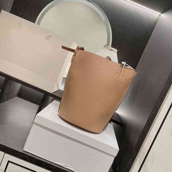tote bucket messenger clutch handbag high capacity shoulder wallet women leather brand designer crossbody female purses 1228
tote bucket messenger clutch handbag high capacity shoulder wallet women leather brand designer crossbody female purses 1228