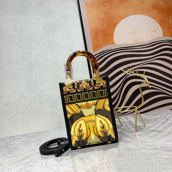 small tote bag shoulder handbag crossbody handbas purse mobile phone bags resin glass handle golden cow leather fashion letter f flap wallet
small tote bag shoulder handbag crossbody handbas purse mobile phone bags resin glass handle golden cow leather fashion letter f flap wallet