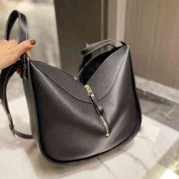 bags tote women cowhide hammock wallet fashion handbag exquisite large capacity shoulder brand designer crossbody clutch female purses 1225
bags tote women cowhide hammock wallet fashion handbag exquisite large capacity shoulder brand designer crossbody clutch female purses 1225