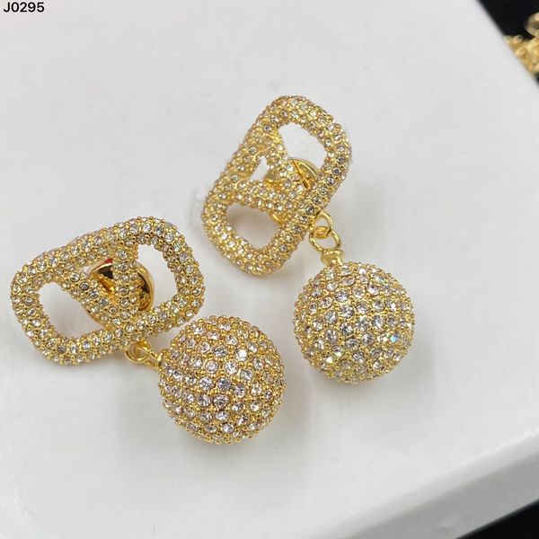 charm fashion gold zircon stud earrings design luxury brand jewelry designer letter v women 18k gold simple ball eardrop factory retail whol, Golden;silver
charm fashion gold zircon stud earrings design luxury brand jewelry designer letter v women 18k gold simple ball eardrop factory retail whol, Golden;silver