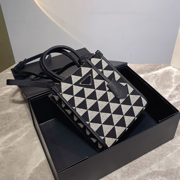 tote bags designer women handbags mini shoulder bag classic fashion crossbody handbag wholesale shopping bag purse
tote bags designer women handbags mini shoulder bag classic fashion crossbody handbag wholesale shopping bag purse