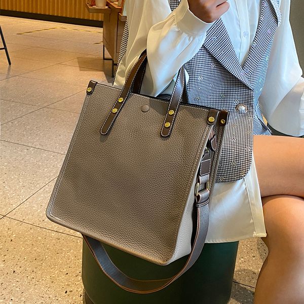 2022 large handbag 100% genuine leather ladies handbag office business ladies shoulder bag cowhide togo leather briefcase
2022 large handbag 100% genuine leather ladies handbag office business ladies shoulder bag cowhide togo leather briefcase