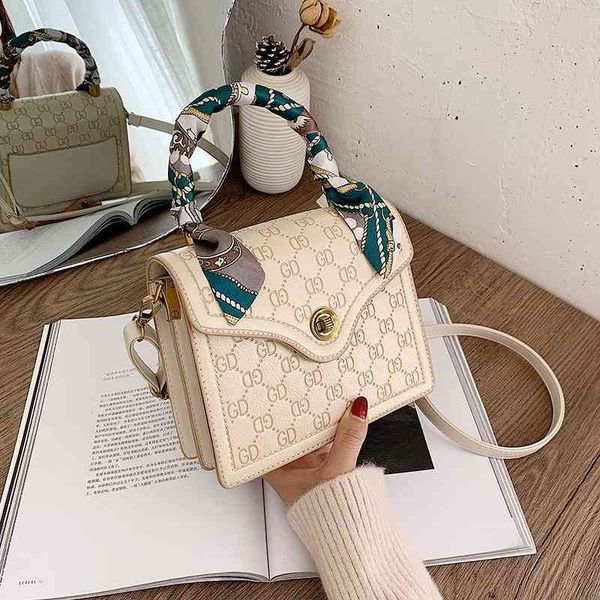 2022 new designer handbags quality fashion women's new fashion messenger high sense silk scarf embossed wide strap one shoulder portabl
2022 new designer handbags quality fashion women's new fashion messenger high sense silk scarf embossed wide strap one shoulder portabl