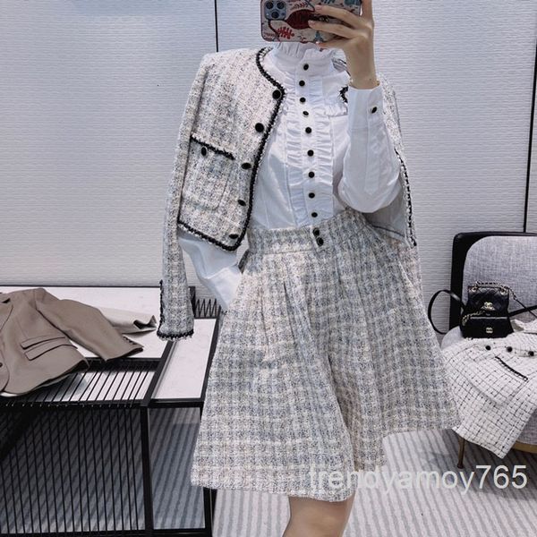 women's shorts plaid woven wide leg skirt pants elegant temperament age reduction high waist thin umbrella hem shorts spring and autumn, White;black
women's shorts plaid woven wide leg skirt pants elegant temperament age reduction high waist thin umbrella hem shorts spring and autumn, White;black
