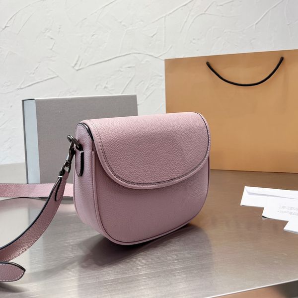 brand bags female bag women crossbag lady leather wallets crossbag luxries half-round flap matching two straps
brand bags female bag women crossbag lady leather wallets crossbag luxries half-round flap matching two straps