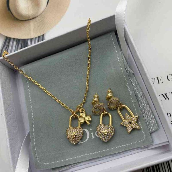 2022 factory wholesale new dijia net red love diamond inlaid lock necklace female minority star earrings female, Golden
2022 factory wholesale new dijia net red love diamond inlaid lock necklace female minority star earrings female, Golden
