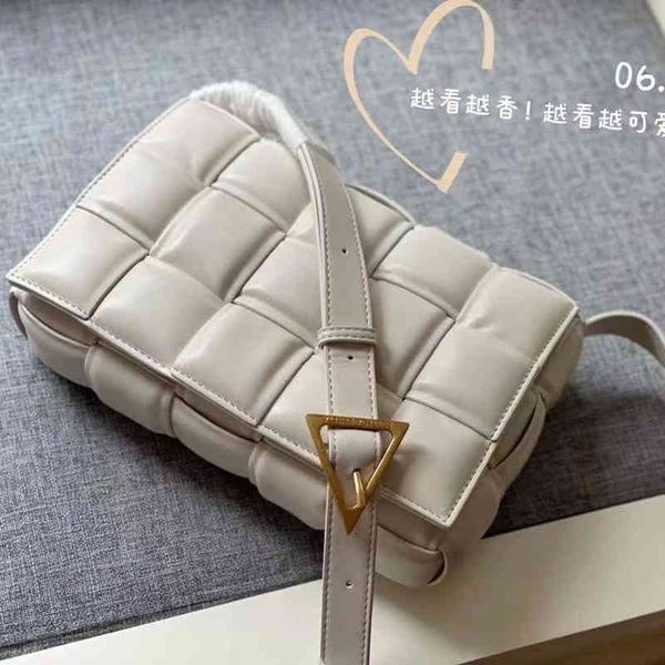 original edition luxury handbags venetas's bottegass pillow woven bag versatile design leather high-grade small square
original edition luxury handbags venetas's bottegass pillow woven bag versatile design leather high-grade small square
