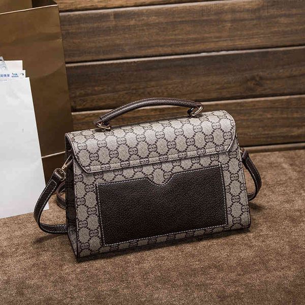 purses new one shoulder messenger bag classic flower handbag versatile small square bag temperament women's bag
purses new one shoulder messenger bag classic flower handbag versatile small square bag temperament women's bag