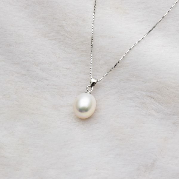 freshwater necklace female 925 silver natural pearl pendant temperament simple water drop pure silver clavicle chain
freshwater necklace female 925 silver natural pearl pendant temperament simple water drop pure silver clavicle chain