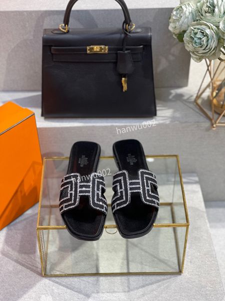 2022 women luxury designer sandals slippers leather summer flat slipper embroidery fashion beach woman letters size35-40 fl220303, Black
2022 women luxury designer sandals slippers leather summer flat slipper embroidery fashion beach woman letters size35-40 fl220303, Black