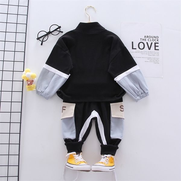 spring and autumn models boys and girls suits to join the pocket casual large letter sports suit two-piece suit lj201223, White
spring and autumn models boys and girls suits to join the pocket casual large letter sports suit two-piece suit lj201223, White