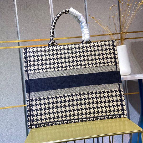 brand designer fashion bags tote bag handbags high-capacity embroidery evening party shopping business occasions different styles colors wit
brand designer fashion bags tote bag handbags high-capacity embroidery evening party shopping business occasions different styles colors wit