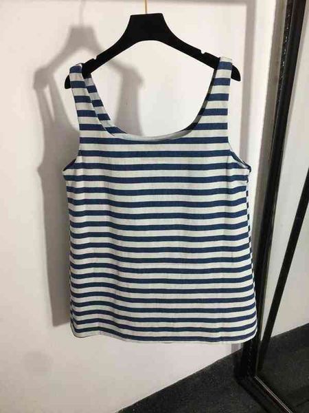 italian style early spring new letter triangle blue white stripe denim suspender vest dress, Black;gray
italian style early spring new letter triangle blue white stripe denim suspender vest dress, Black;gray