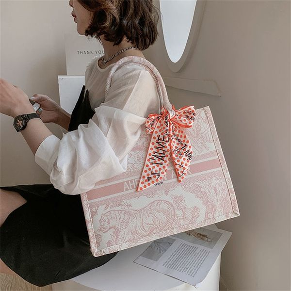 purses minority high-grade texture large capacity canvas portable tote bag women's new korean printed messenger shoulder bag
purses minority high-grade texture large capacity canvas portable tote bag women's new korean printed messenger shoulder bag