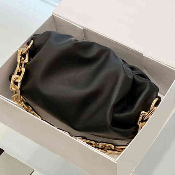 shoulder bags luxury brand cloud wallet fashion simple small square clutch women's designer leather mobile phone handbags 1220
shoulder bags luxury brand cloud wallet fashion simple small square clutch women's designer leather mobile phone handbags 1220