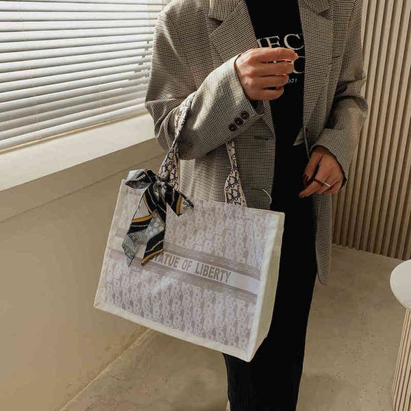 2022 spring and summer simple handbag bag student schoolbag large capacity make-up class work shopping bags 55% off
2022 spring and summer simple handbag bag student schoolbag large capacity make-up class work shopping bags 55% off