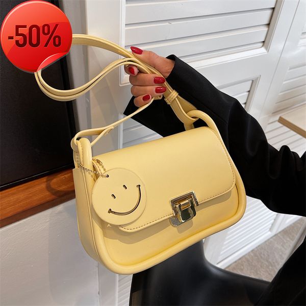 luxury designer2022 spring new fashion versatile diana smiling face single shoulder handbag women's bag
luxury designer2022 spring new fashion versatile diana smiling face single shoulder handbag women's bag