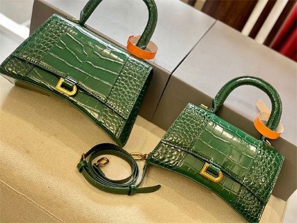 2022 bag designer bags crossbody shoulder bags luxury straps color hourglass shape metal fashion designer alligator 2 size
2022 bag designer bags crossbody shoulder bags luxury straps color hourglass shape metal fashion designer alligator 2 size