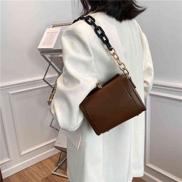 fashion women's new high-quality versatile bag luxury designer chain fashion hand version small personalized shoulder simple msenger
fashion women's new high-quality versatile bag luxury designer chain fashion hand version small personalized shoulder simple msenger