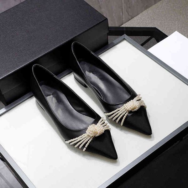 dress shoes autumn and winter style temperament small fragrance black pearl single shoes tide pointed low heel flat bottom shallow mouth sco
dress shoes autumn and winter style temperament small fragrance black pearl single shoes tide pointed low heel flat bottom shallow mouth sco