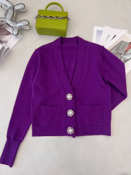 710 2022 milan runway autumn summer brand same style sweater long sleeve v neck cardigan plaid purple black striped pullover womens pingyi, White;black
710 2022 milan runway autumn summer brand same style sweater long sleeve v neck cardigan plaid purple black striped pullover womens pingyi, White;black