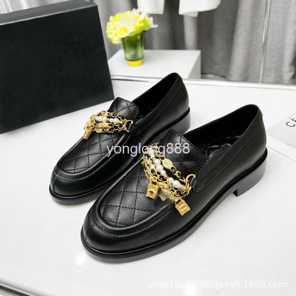 dress shoes spring xiaoxiangfeng chain lefu shoes round head sheepskin rhombic lattice pearl short heel shallow mouth single women's, Black
dress shoes spring xiaoxiangfeng chain lefu shoes round head sheepskin rhombic lattice pearl short heel shallow mouth single women's, Black