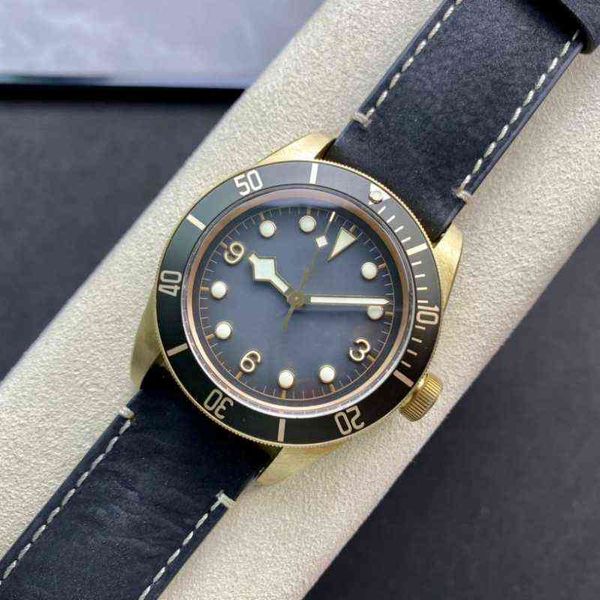 watch luxury designer fashion tudors42mm automatic mechanical men's watch waterproof q8bk 40zi s674, Slivery;golden
watch luxury designer fashion tudors42mm automatic mechanical men's watch waterproof q8bk 40zi s674, Slivery;golden