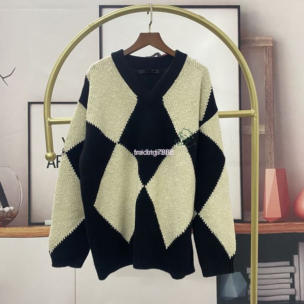 women's knits & tees 's winter black and white diamond lattice embroidered cat loose v-neck wool sweater, the same style as star
women's knits & tees 's winter black and white diamond lattice embroidered cat loose v-neck wool sweater, the same style as star