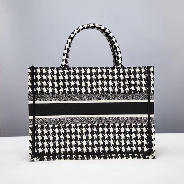 luxury woman houndstooth three-dimensional embroidery handbag daily storage shopping bag large-capacity shoulder bag all-match
luxury woman houndstooth three-dimensional embroidery handbag daily storage shopping bag large-capacity shoulder bag all-match