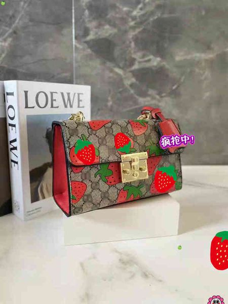 2022 new designer handbags women's new strawberry single shoulder fashion hand women's lock chain
2022 new designer handbags women's new strawberry single shoulder fashion hand women's lock chain