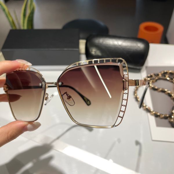 2022 fashion designer sunglasses for women glasses with polarized lenses full frame, White;black
2022 fashion designer sunglasses for women glasses with polarized lenses full frame, White;black