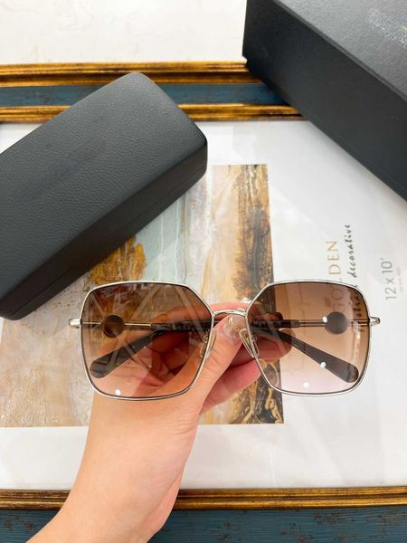 new metal 2022 square sunglasses women's korean version street shooting the same sunglasses men, White;black
new metal 2022 square sunglasses women's korean version street shooting the same sunglasses men, White;black