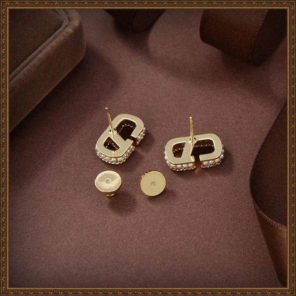 2021 new diamond pearl earrings jewelry designer studs earring womens luxury gold ear stud fashion v earrings wedding party ear ri2692, Golden;silver
2021 new diamond pearl earrings jewelry designer studs earring womens luxury gold ear stud fashion v earrings wedding party ear ri2692, Golden;silver
