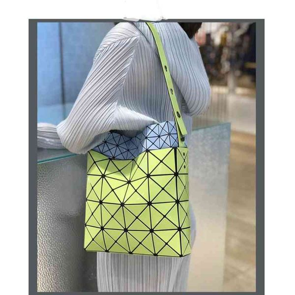 geometric rhomboid color contrast bird's nest square single shoulder messenger mini phone bucket bags leather women designer handbags t
geometric rhomboid color contrast bird's nest square single shoulder messenger mini phone bucket bags leather women designer handbags t