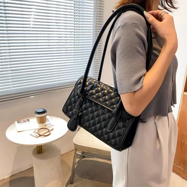 brand design luxury shoulder bag women simple pu leather underarm big bag female solid color fashion shopping handbag
brand design luxury shoulder bag women simple pu leather underarm big bag female solid color fashion shopping handbag
