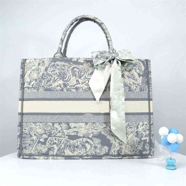 luxurys designer bag shoulder bags woman fashion classic handbags embroidery limited edition lady handbag high capacity travel mw8g
luxurys designer bag shoulder bags woman fashion classic handbags embroidery limited edition lady handbag high capacity travel mw8g