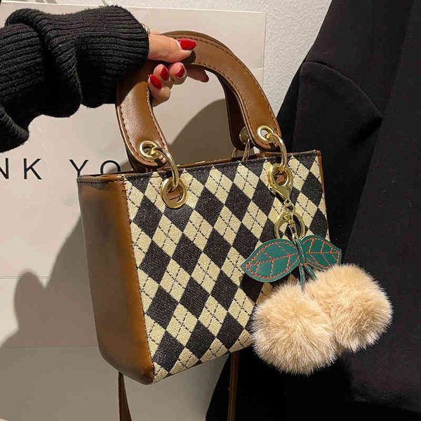 high sense female ins minority 2022 new versatile autumn and winter lingge messenger portable princess of wales bag luxury designer
high sense female ins minority 2022 new versatile autumn and winter lingge messenger portable princess of wales bag luxury designer
