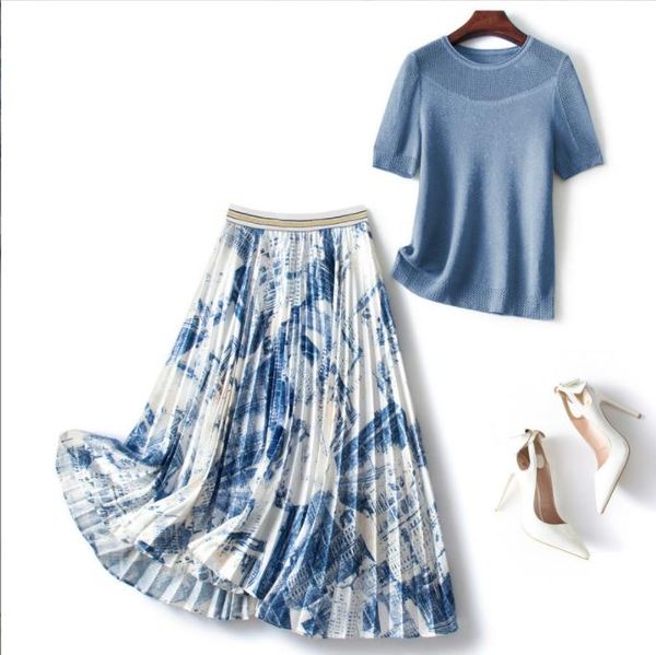 european and american women's summer 2022 new short sleeve knitted ice silk t-shirt printed pleated skirt suits, White
european and american women's summer 2022 new short sleeve knitted ice silk t-shirt printed pleated skirt suits, White