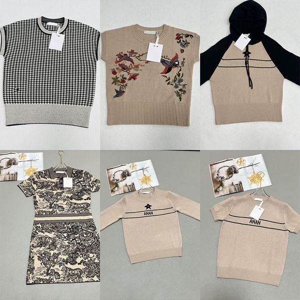 2022 designer runway letter pattern knit wool cashmere blends sweater women's pullover o-neck long sleeve elegant jumper sweater, White;black
2022 designer runway letter pattern knit wool cashmere blends sweater women's pullover o-neck long sleeve elegant jumper sweater, White;black