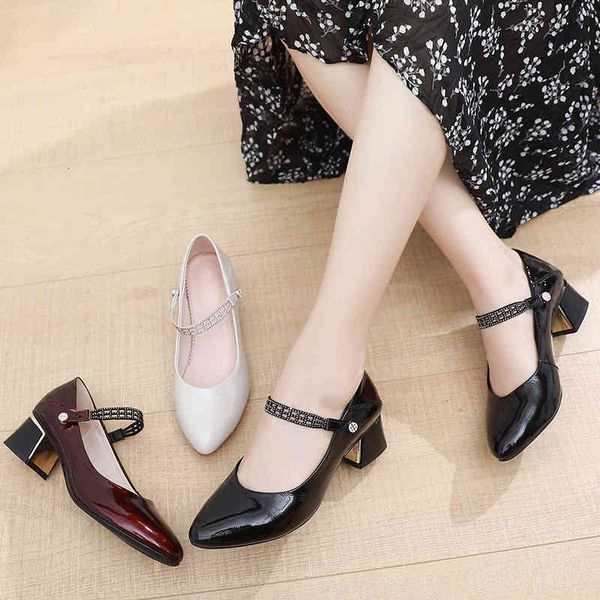 dress shoes women's leather shoes soft sole spring and autumn middle heel thick patent single women's large 6f7n, Black
dress shoes women's leather shoes soft sole spring and autumn middle heel thick patent single women's large 6f7n, Black