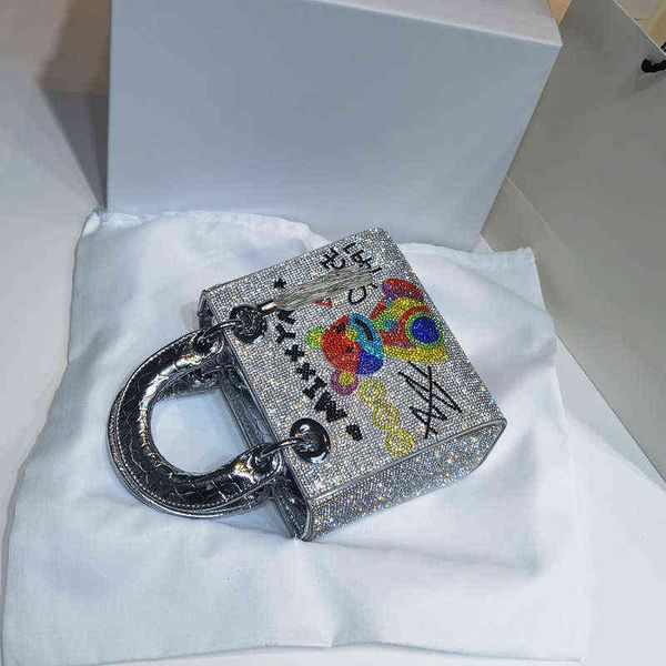 niche design rhinestone bag fashion high sense bag graffiti bear diamond princess diana bag messenger female 220513
niche design rhinestone bag fashion high sense bag graffiti bear diamond princess diana bag messenger female 220513