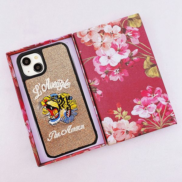 luxury designers leather phone cases for iphone 13 pro max i 12 pro fashion tiger and bee inspired motifs embroidery classic back cover case
luxury designers leather phone cases for iphone 13 pro max i 12 pro fashion tiger and bee inspired motifs embroidery classic back cover case