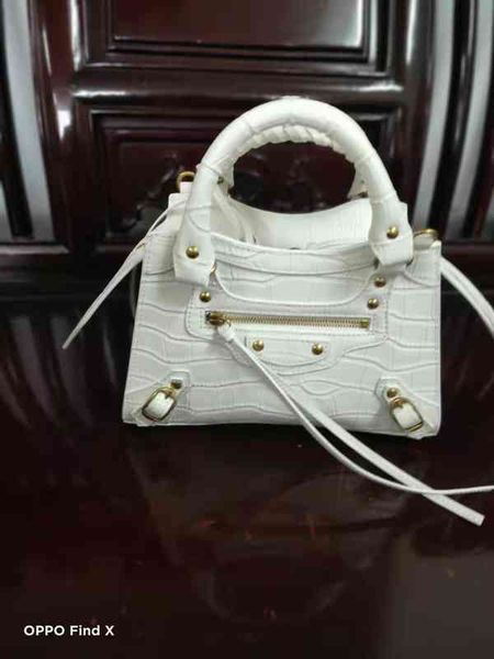 four seasons locomotive bag 2022 style metal zipper women's single shoulder msenger bag designer bags
four seasons locomotive bag 2022 style metal zipper women's single shoulder msenger bag designer bags