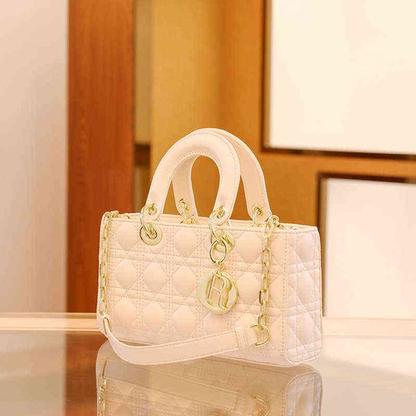 factory online export designer tide brand ladies bag lady 2022 new fashion small handbag humanity one shoulder diagonal square batch
factory online export designer tide brand ladies bag lady 2022 new fashion small handbag humanity one shoulder diagonal square batch