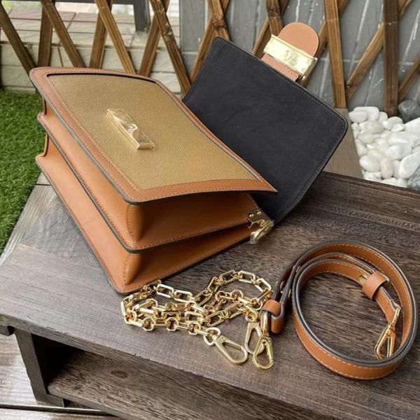 2022 women classic designer shoulder bags handbags new street fashion daphne bag handbag shopping pockets cosmetic bags g227303f
2022 women classic designer shoulder bags handbags new street fashion daphne bag handbag shopping pockets cosmetic bags g227303f