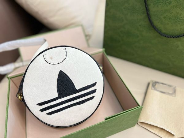 round shoulder bag logo 5a high-end quality fashion designer luxury women's cross-body bag under the armband banquet coin purse
round shoulder bag logo 5a high-end quality fashion designer luxury women's cross-body bag under the armband banquet coin purse
